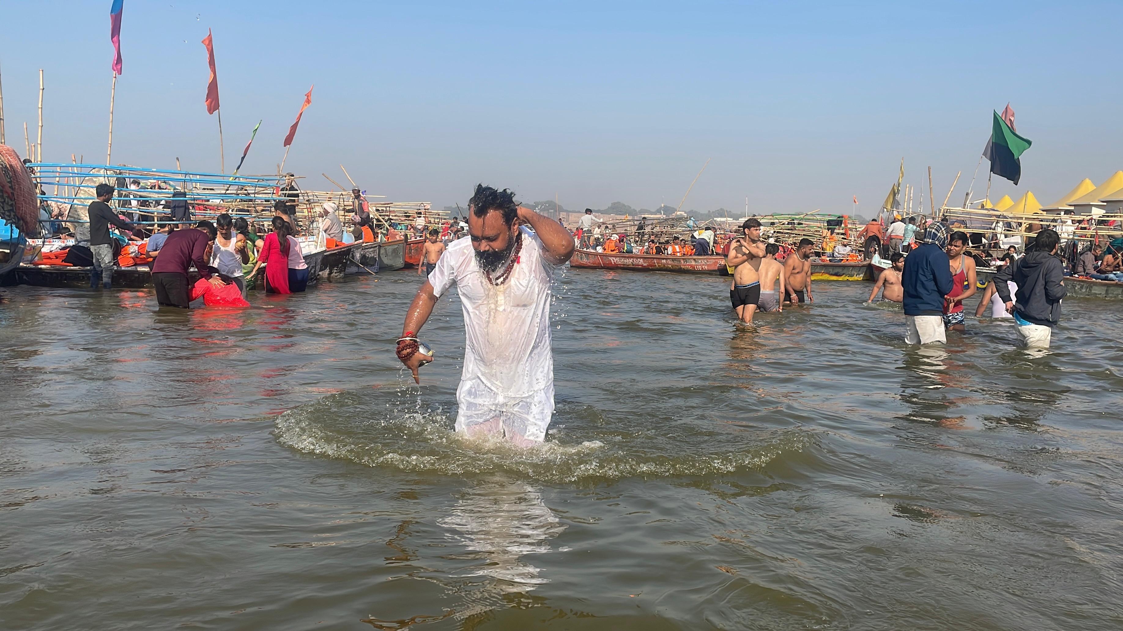 भाग्यशाली हूँ महाकुंभ को होते देखा's image