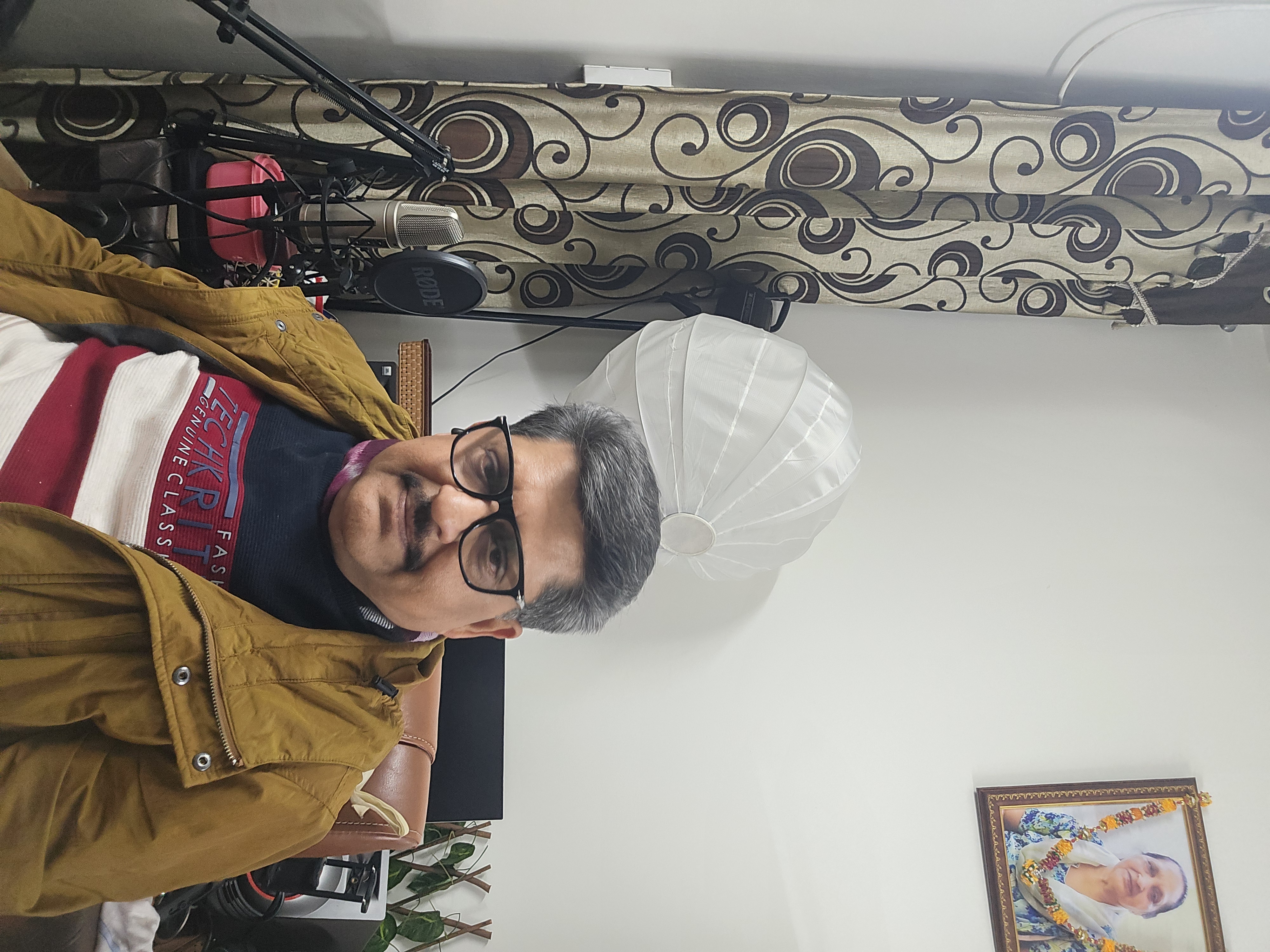 तेरे घर की सड़क से ना निकले होते's image