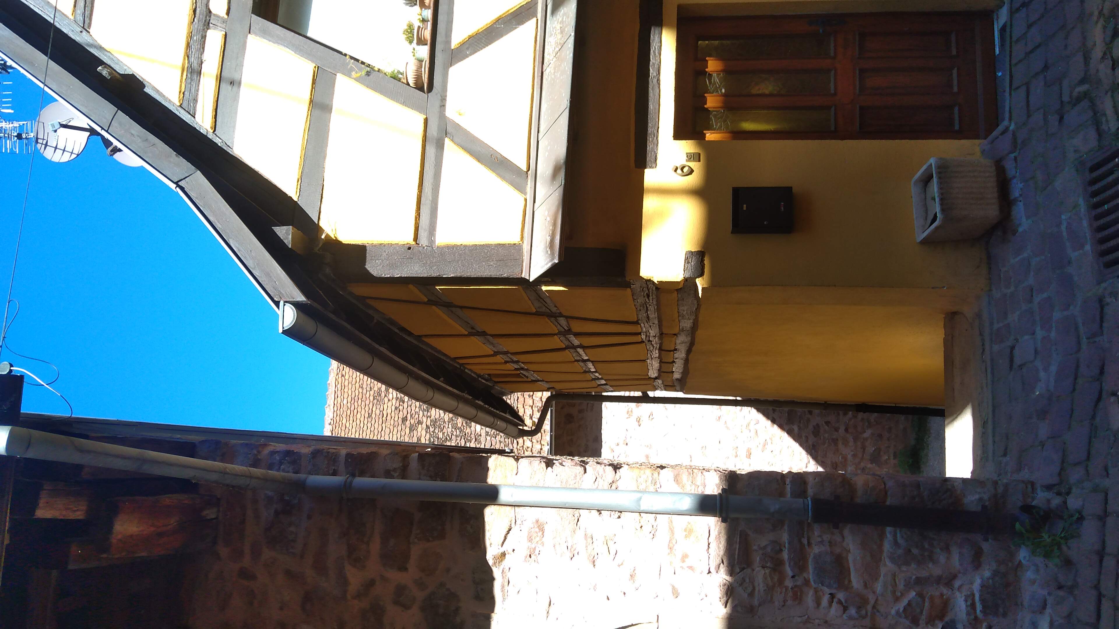 बीच के  दर्रे's image