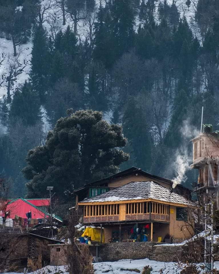 कई आँखों के मंजर से धुले हैं's image