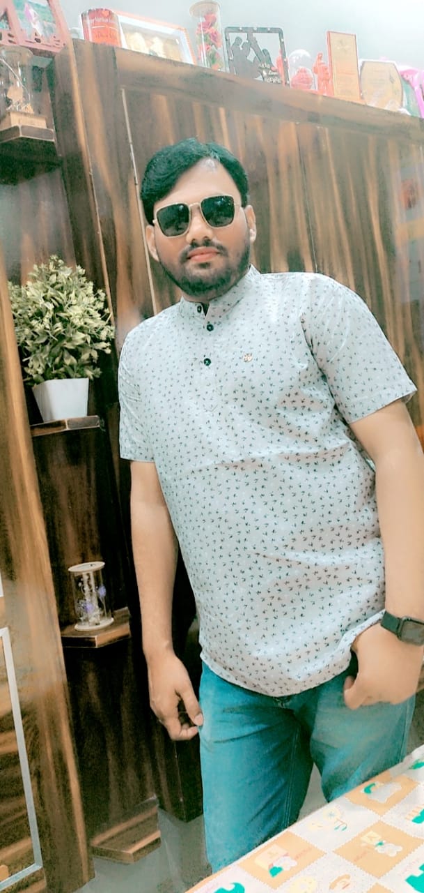 ग़ज़ल- आईना भी छिपा नहीं सकता's image