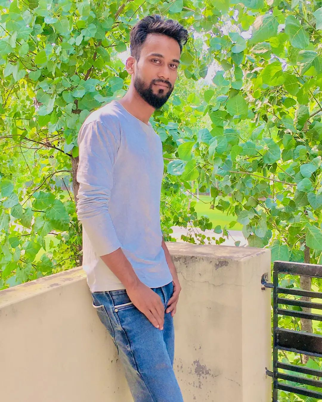 कलम रुक सी गई है ।'s image