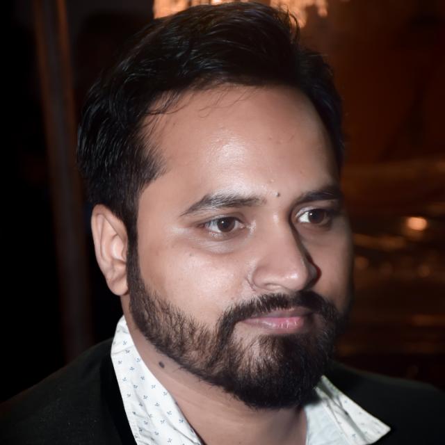 उसकी अदालत में…'s image