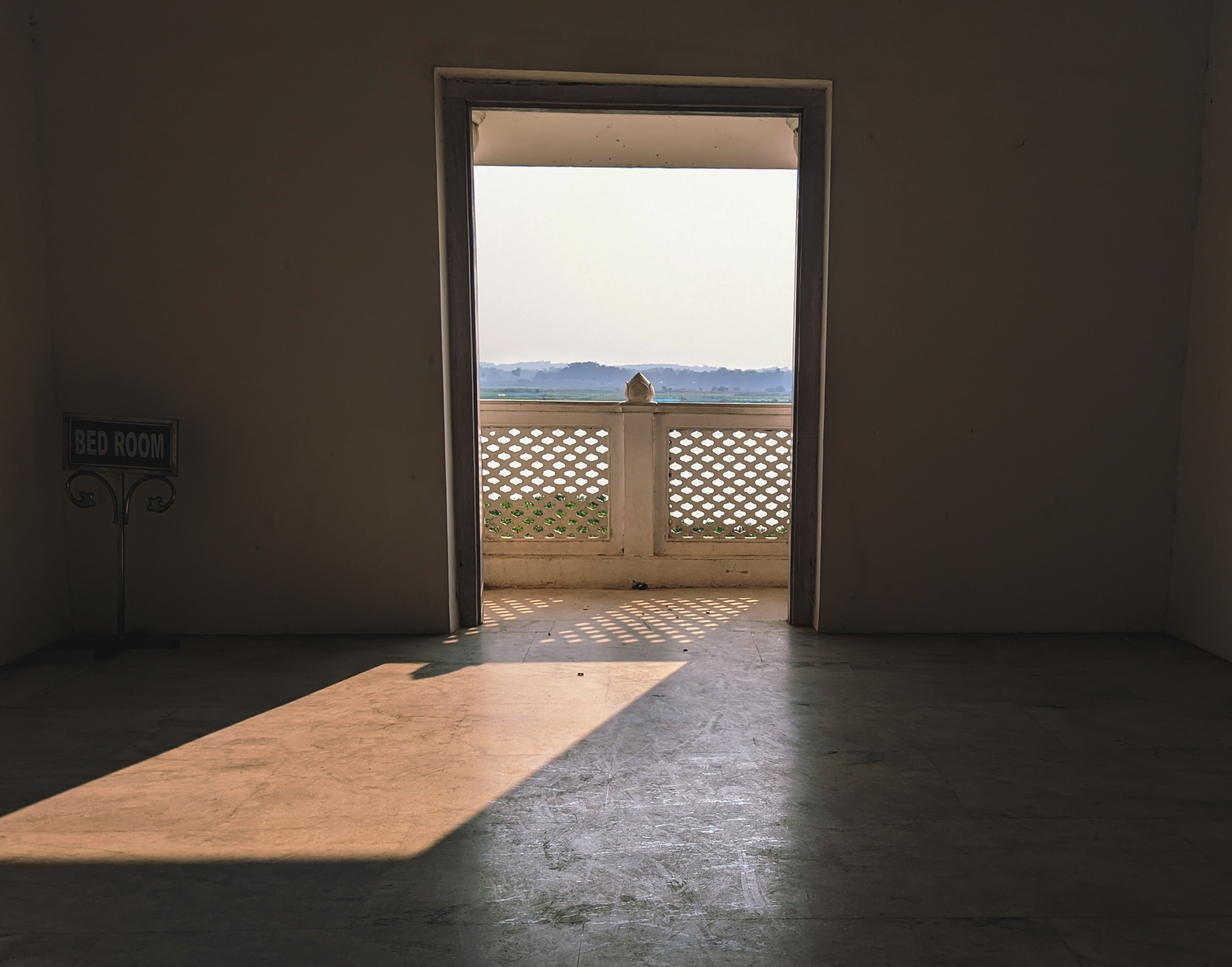 खुदको क्यों ढूंढता रह जाता हुँ's image