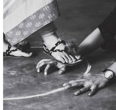 उन नज़रों को खत्म करना होगा।'s image