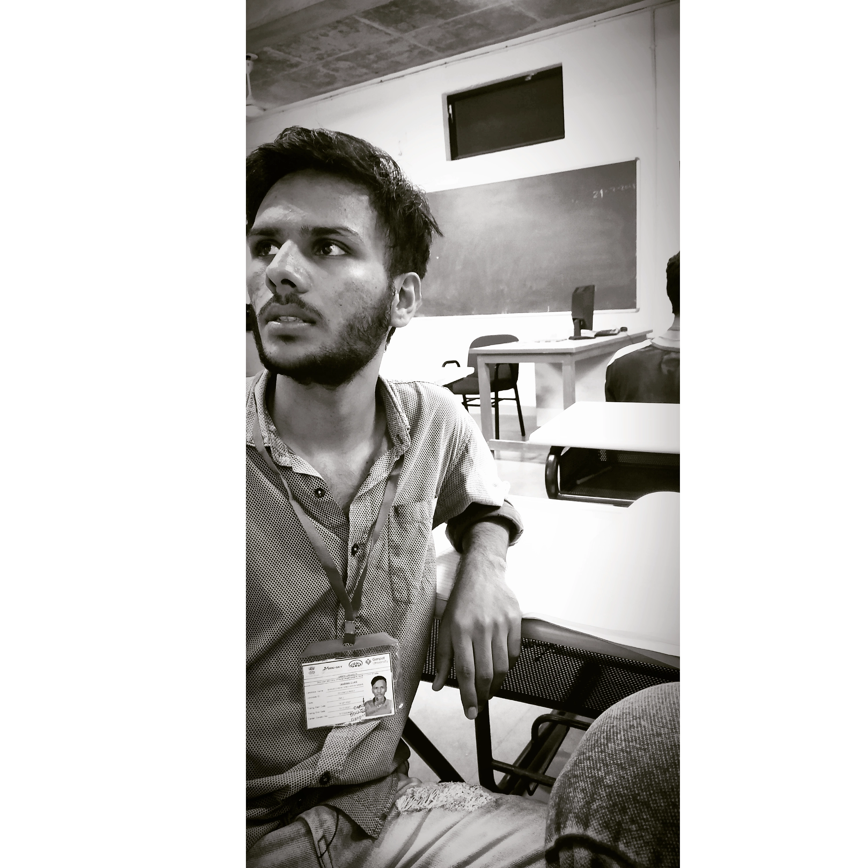 आ एक दिन समेट के मर जाते हैं,
कौन करें देखभाल रोज़ इन तन्हाई कि..'s image