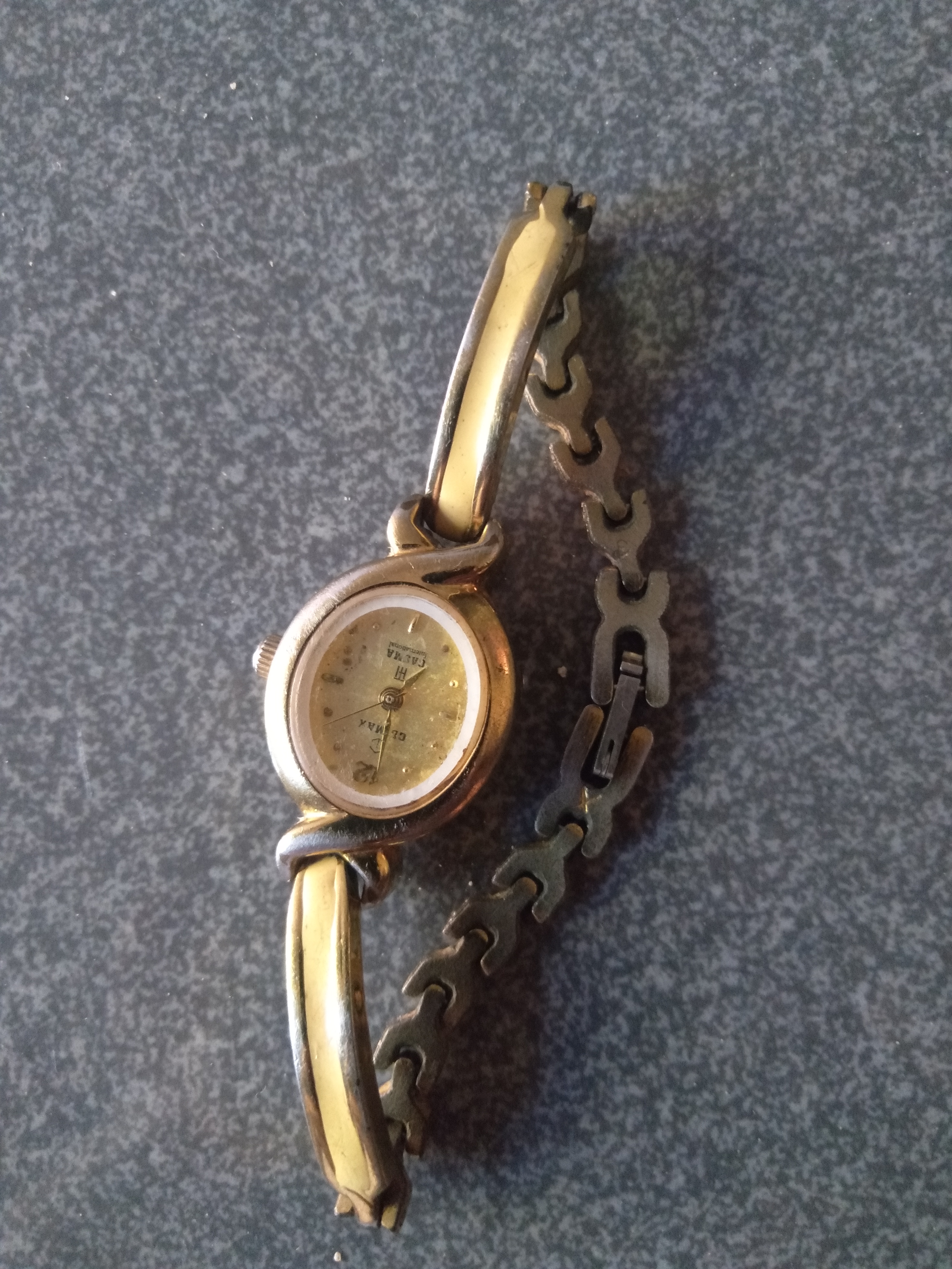 दीवाने को यूं तनहा ना कर's image