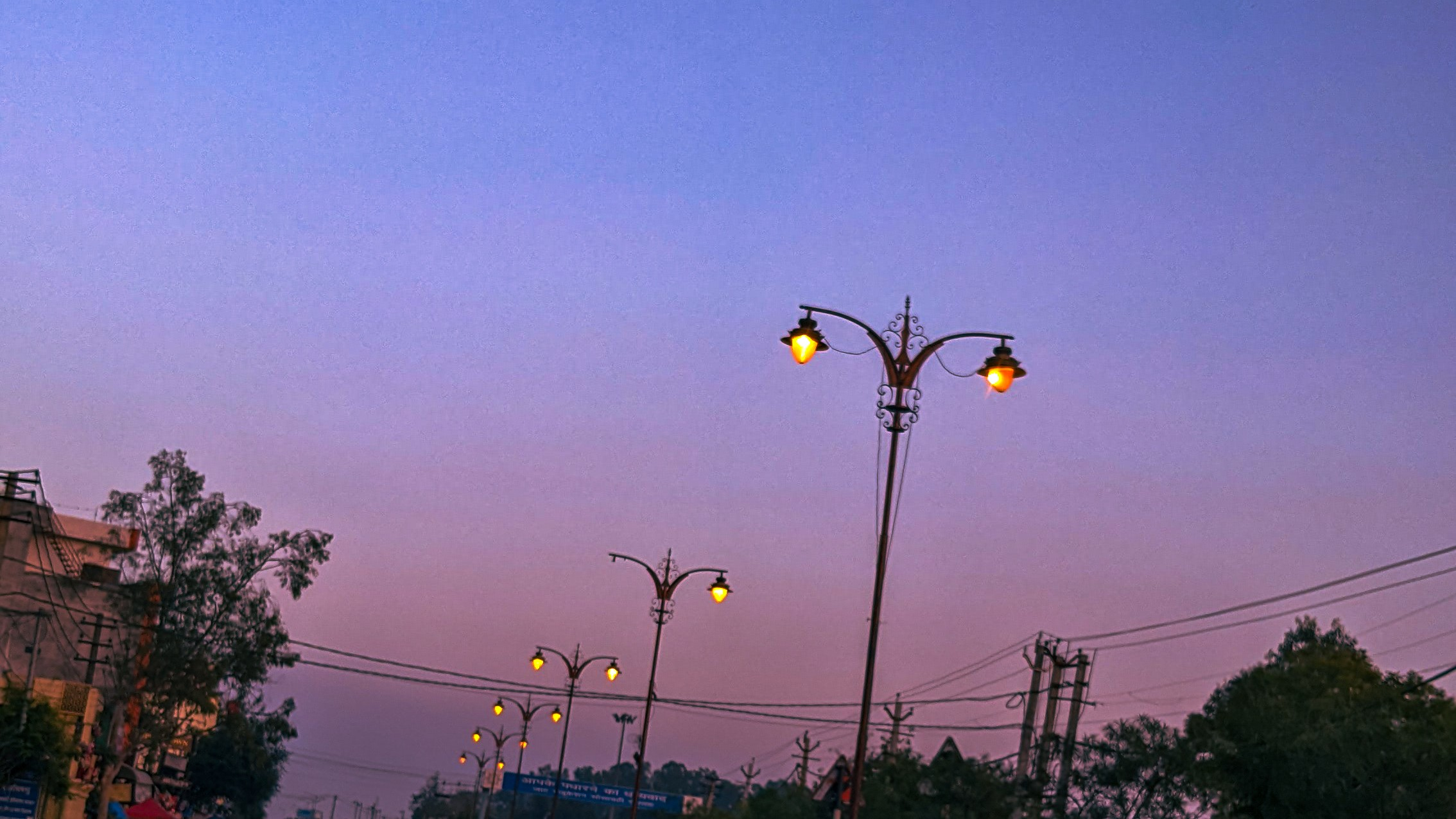 कहां आती है...'s image