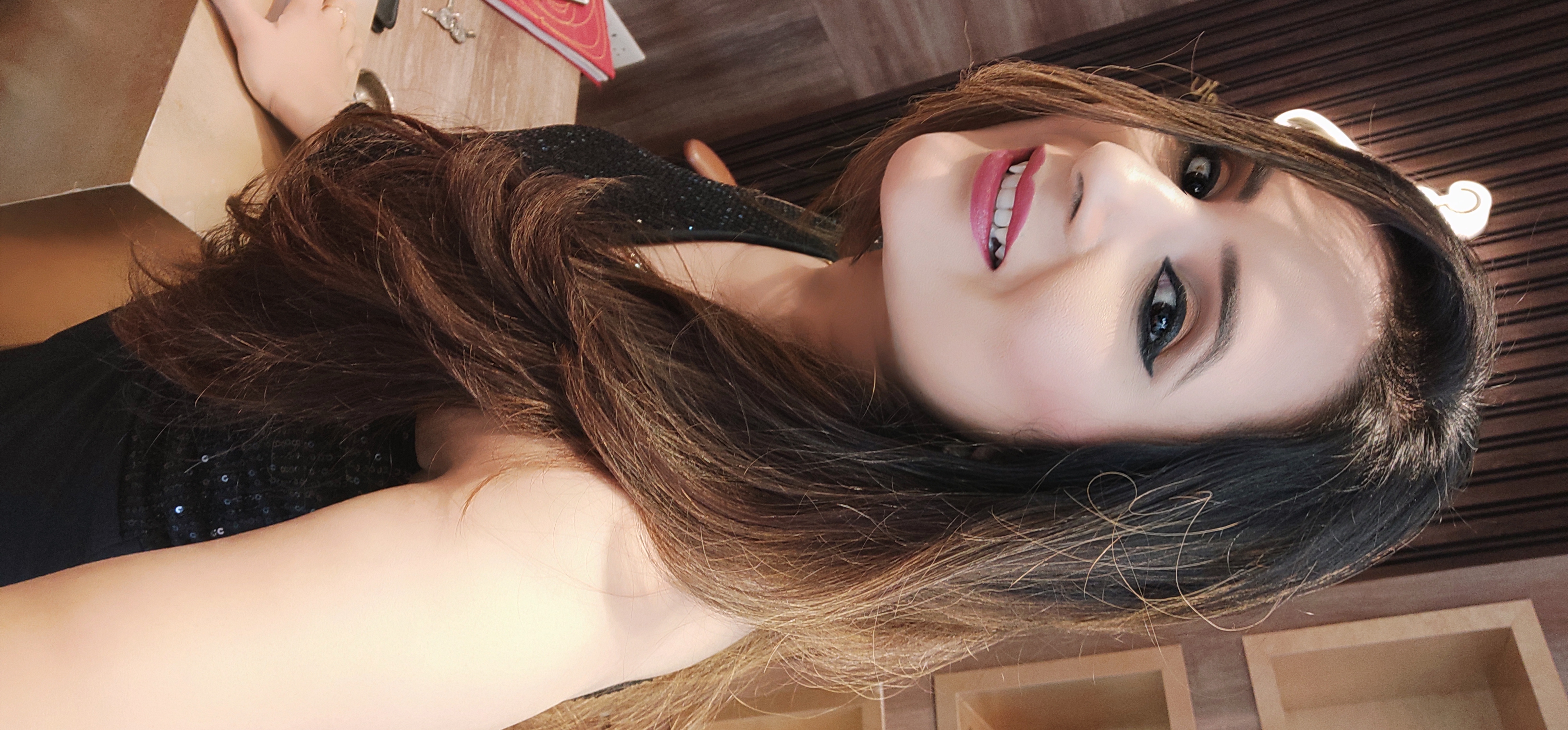 तू रौशनाई सी रगों में बहती है's image