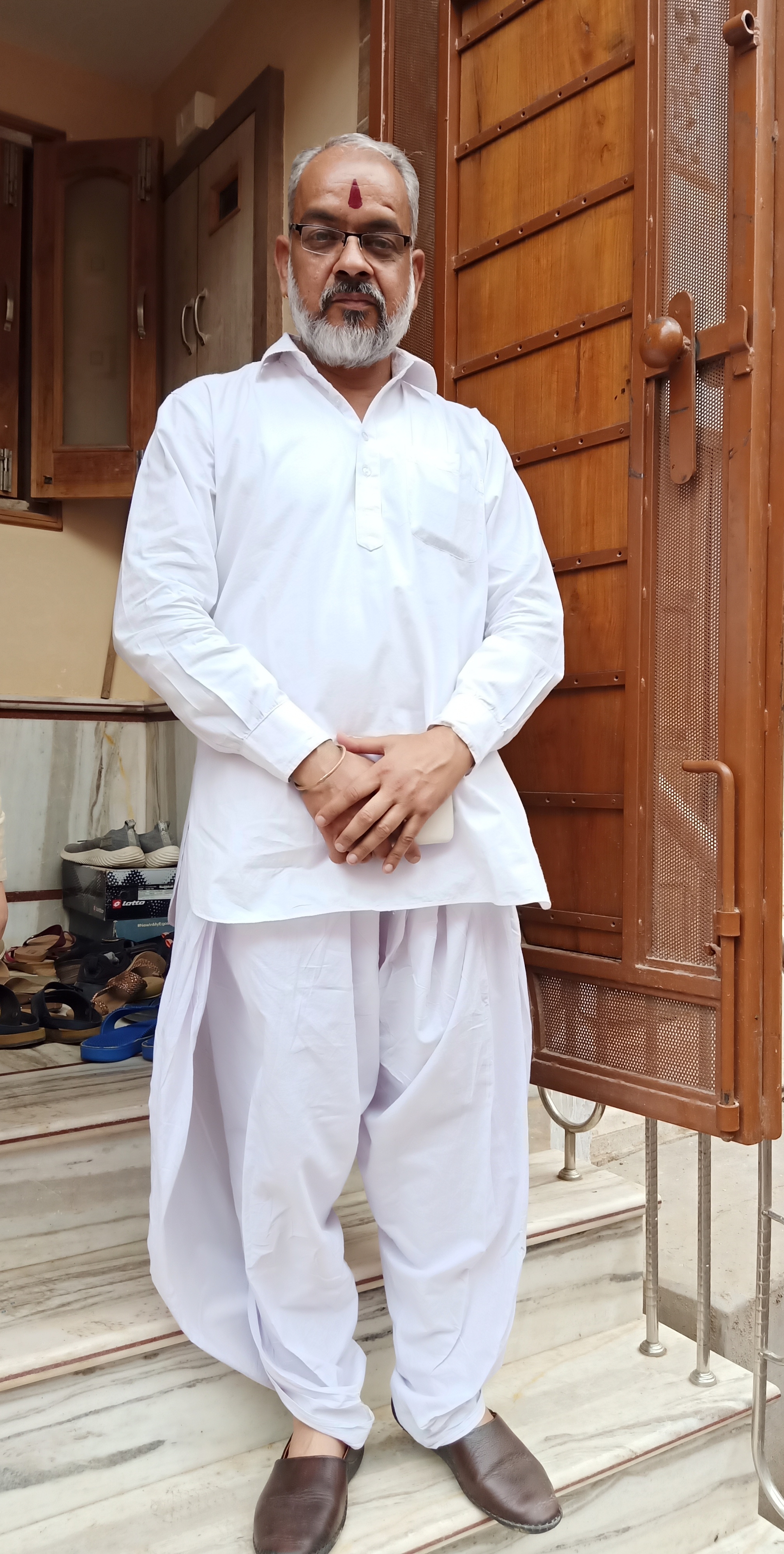 शहर बस गया गांव आकर