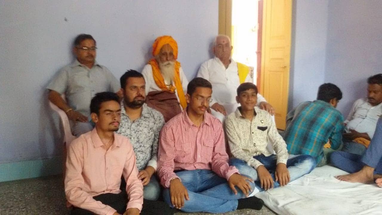 संयुक्त परिवार से मिलते है संस्कार...