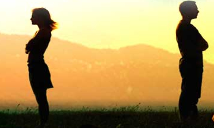 दिलों के फासले's image