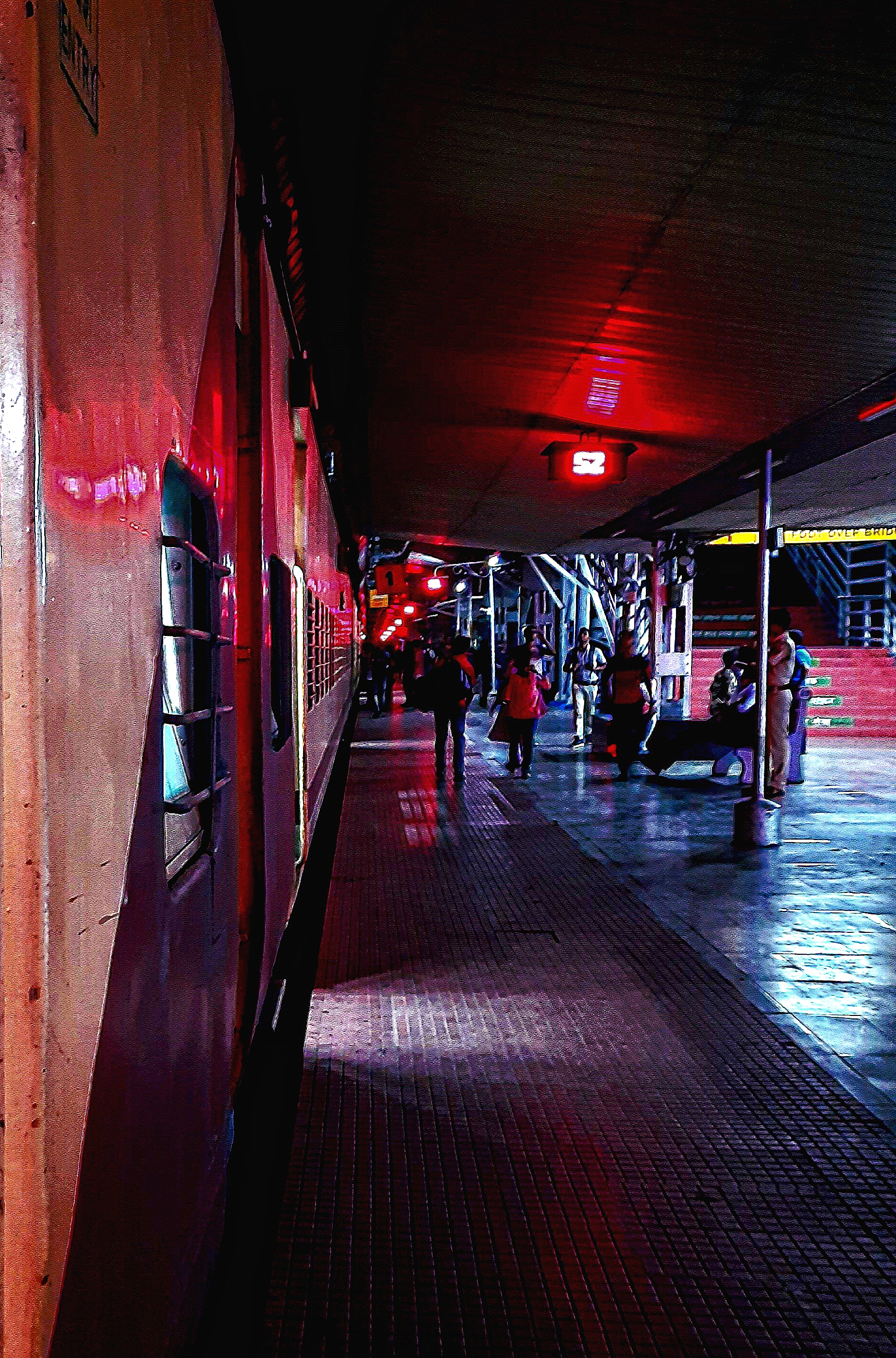 चलो शहर बदल कर देखते हैं's image