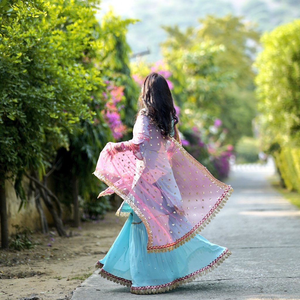 तेरी खूबसूरती's image