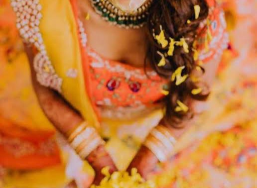 मेरे महबूब के हाथ पीले हुए है तो's image