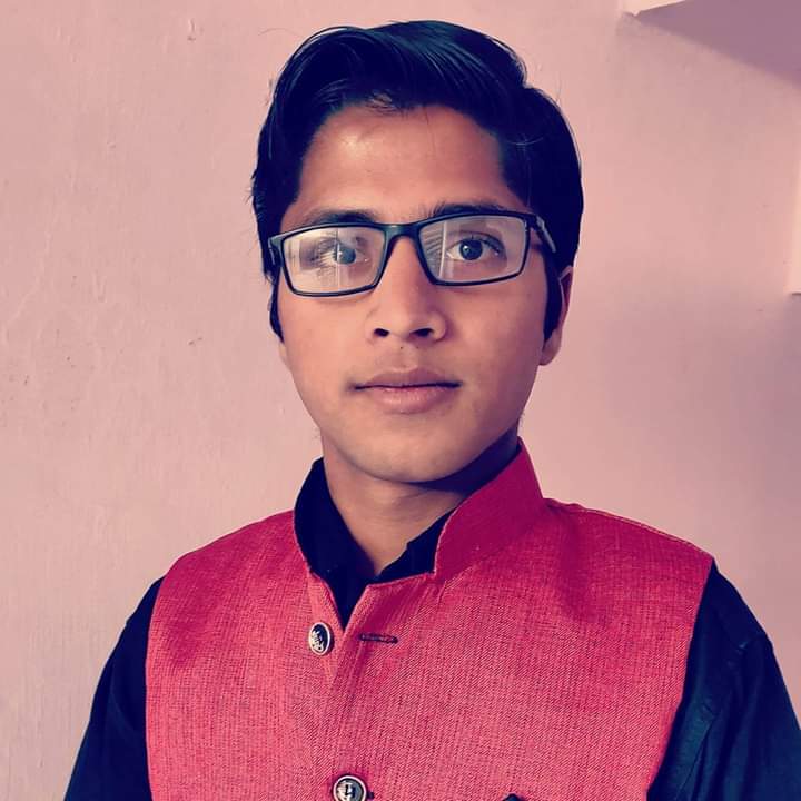 चांद ने लाल लिबास क्यों ओढा़ है - अनुभव शर्मा