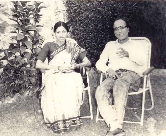 सभी से इन दिनों रूठा हुआ सा लगता हूँ — बशीर बद्र