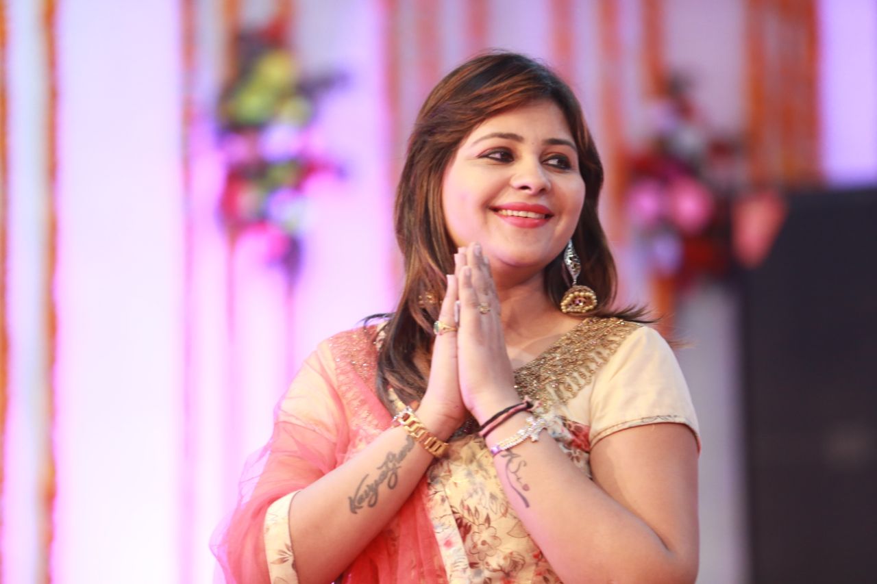 मोहब्बत के सफ़र को एक हँसी आग़ाज़ दे देना - अनामिका अम्बर जैन's image