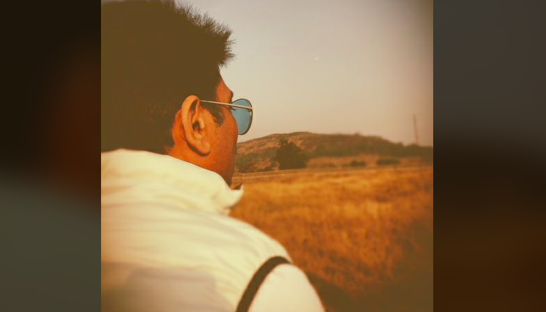 वो कल भी भूखा सोया था फुटपाथ में's image