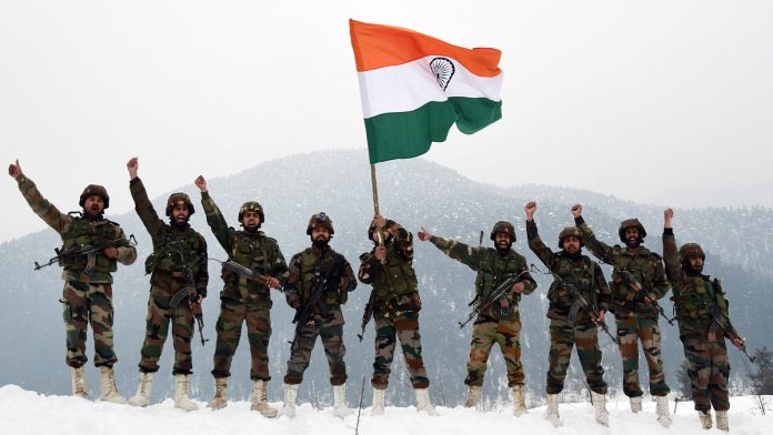 वतन की ख़ाक ज़रा एड़ियाँ रगड़ने दे, मुझे यक़ीन है पानी यहीं से निकलेगा | Army Day