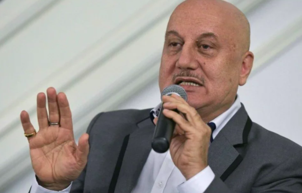 ज़िंदगी से लम्हे चुरा बटुए में रखता रहा's image