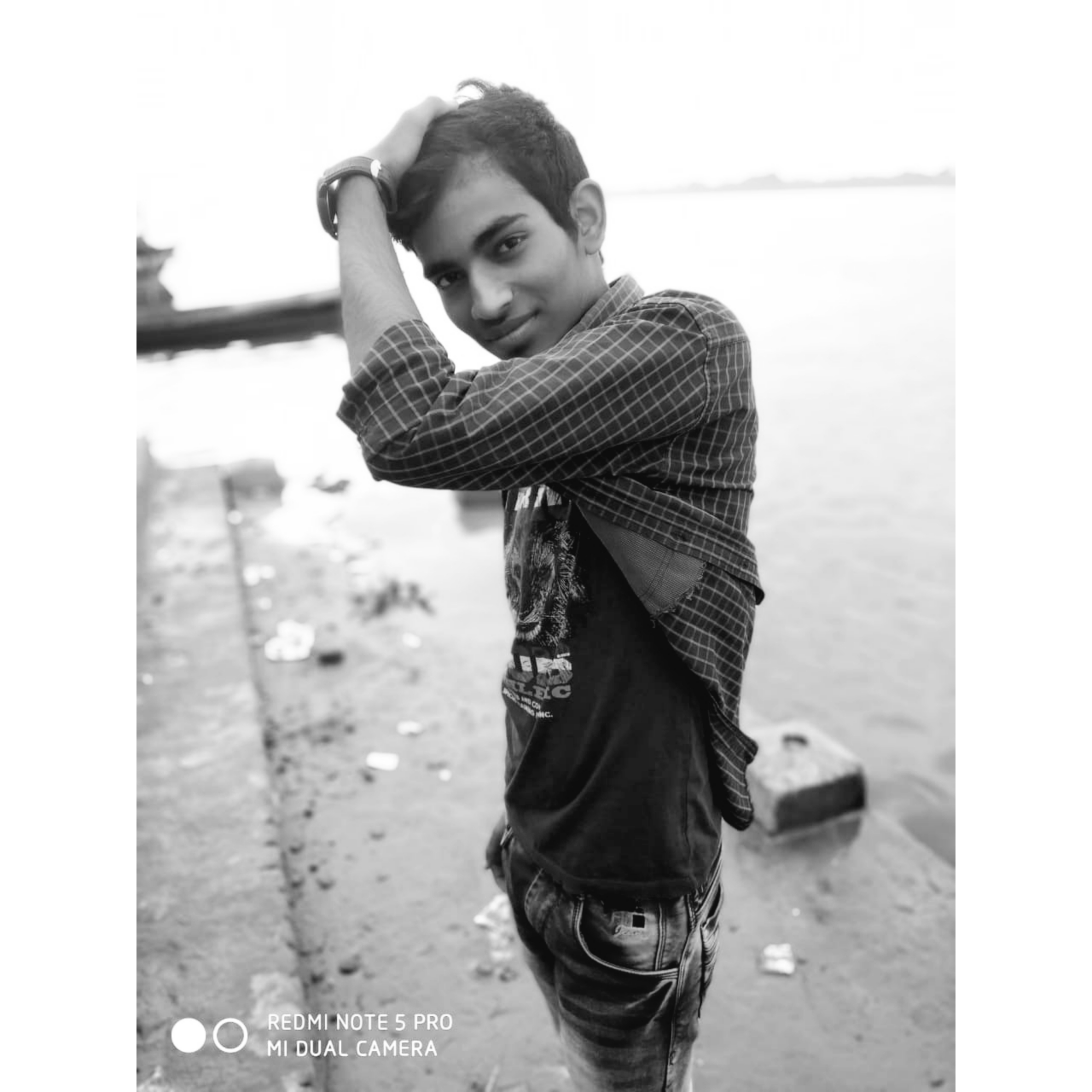 उनकी तस्वीर मिल गईं's image