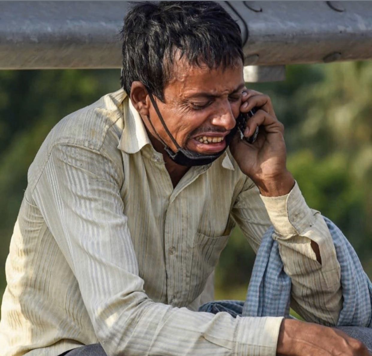 मजदूरों की व्यथा और प्रक्रति की चेतावनी