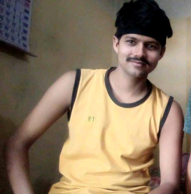 विदूषक ही तो है