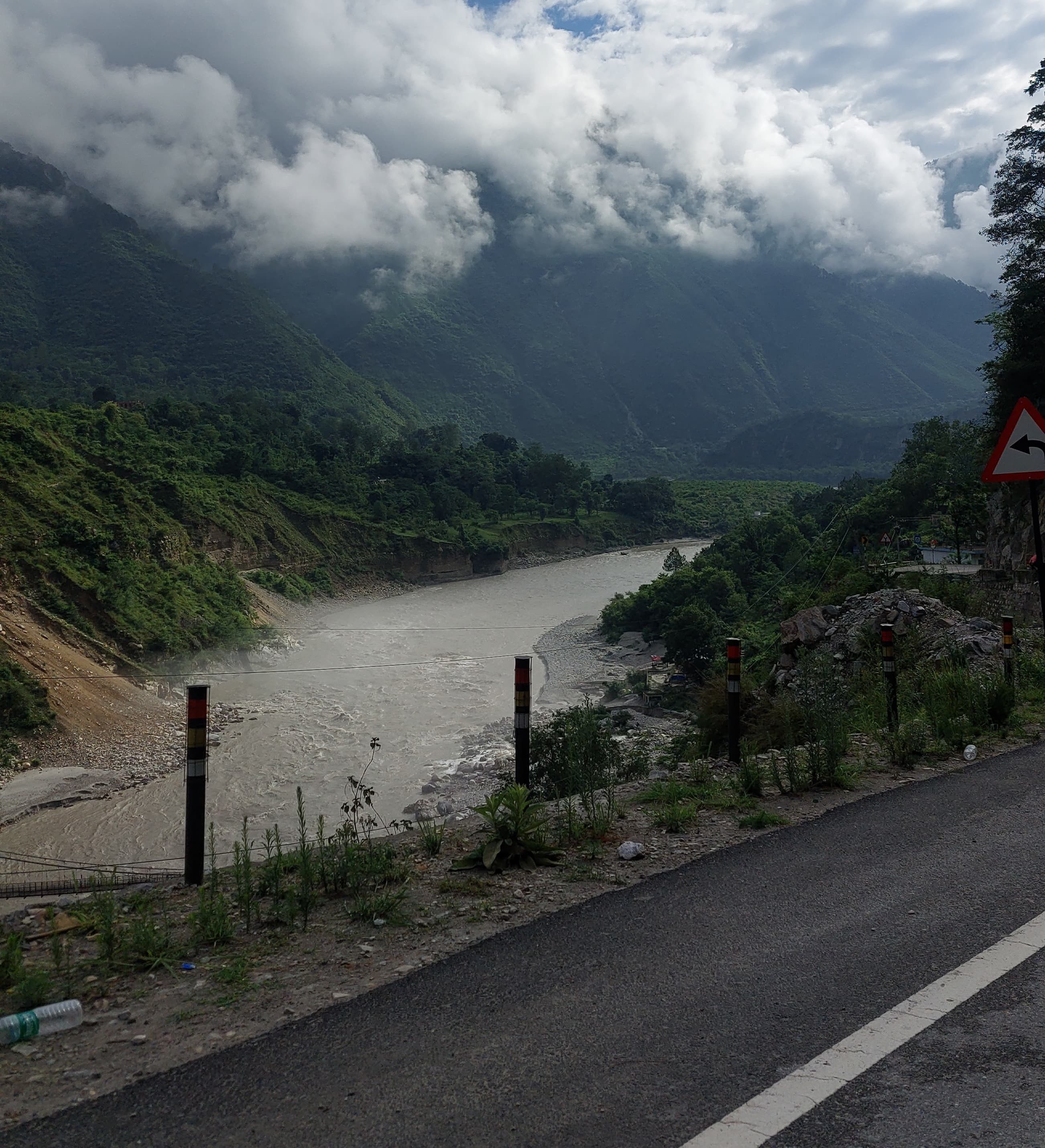 तू ठहर जा जमीन।'s image