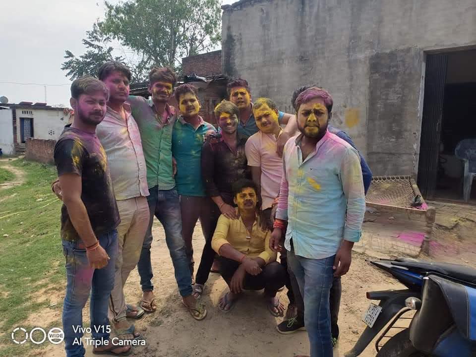 "गुलाल उड़ाओ अबीर उड़ाओ, उड़ाओ रंग भरपूर..........