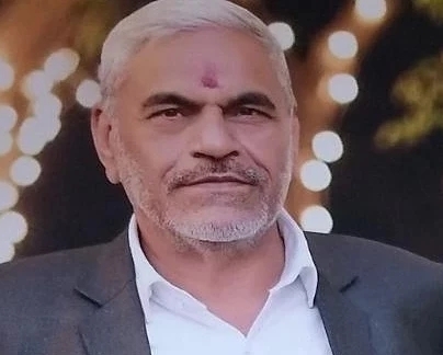 कितने दूर हैं वो बशर जो बैठे हैं क़रीब मेरे's image