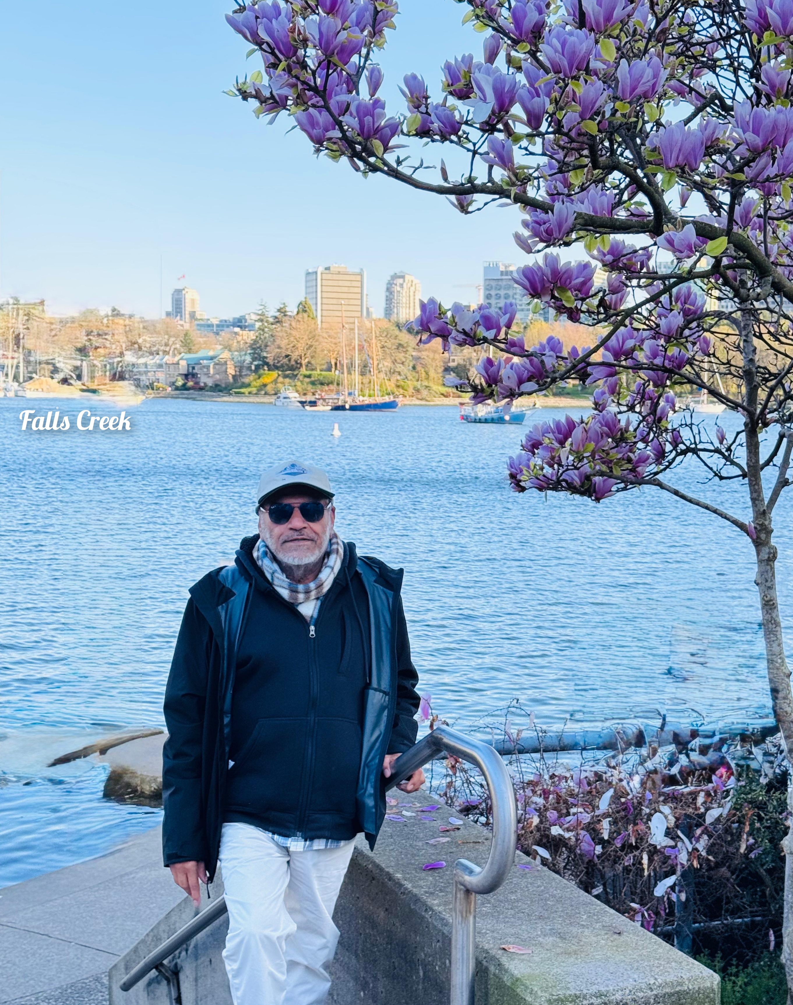 ऊरूज पर होती हैं जवानी के जोश में's image