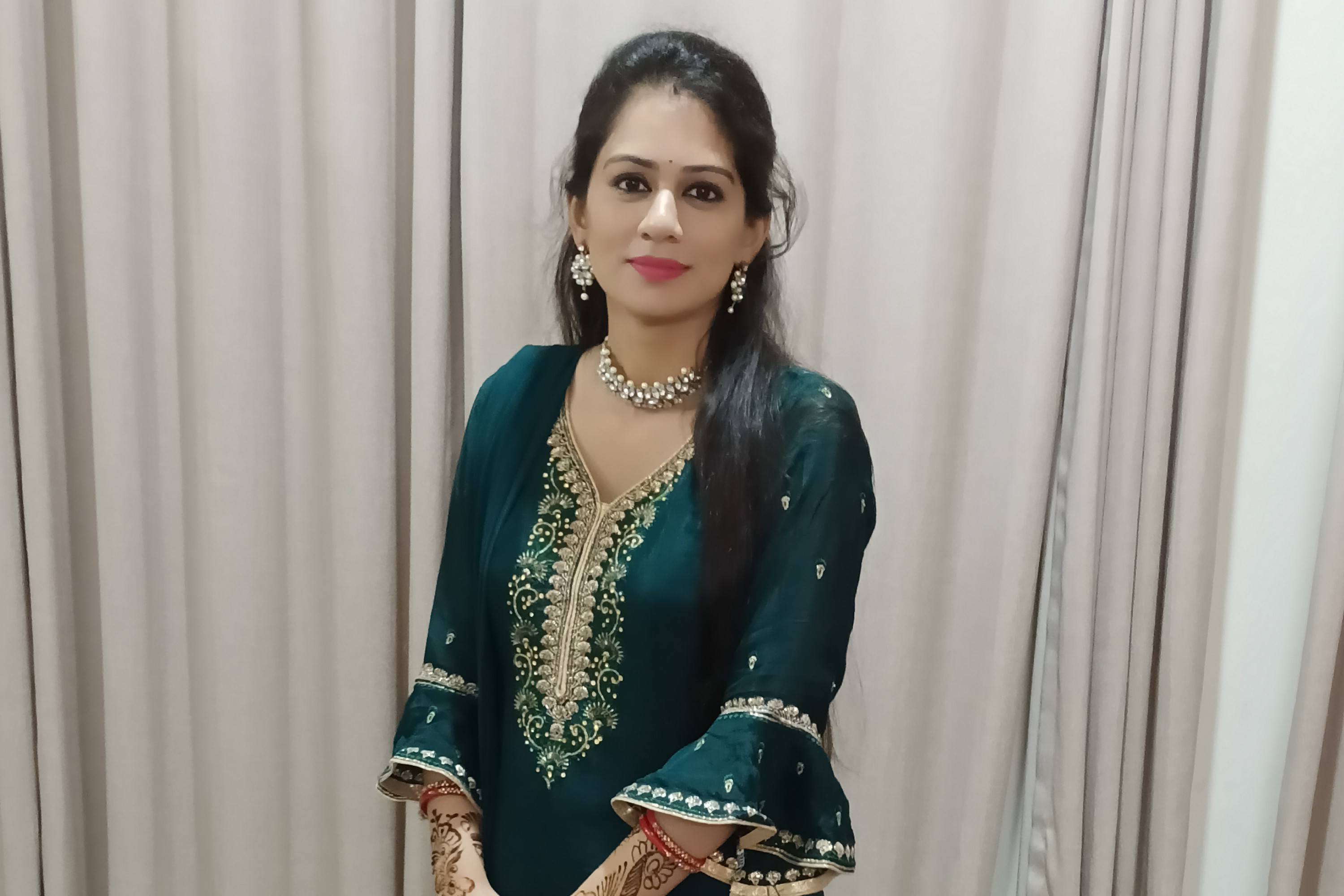 स्निघता's image