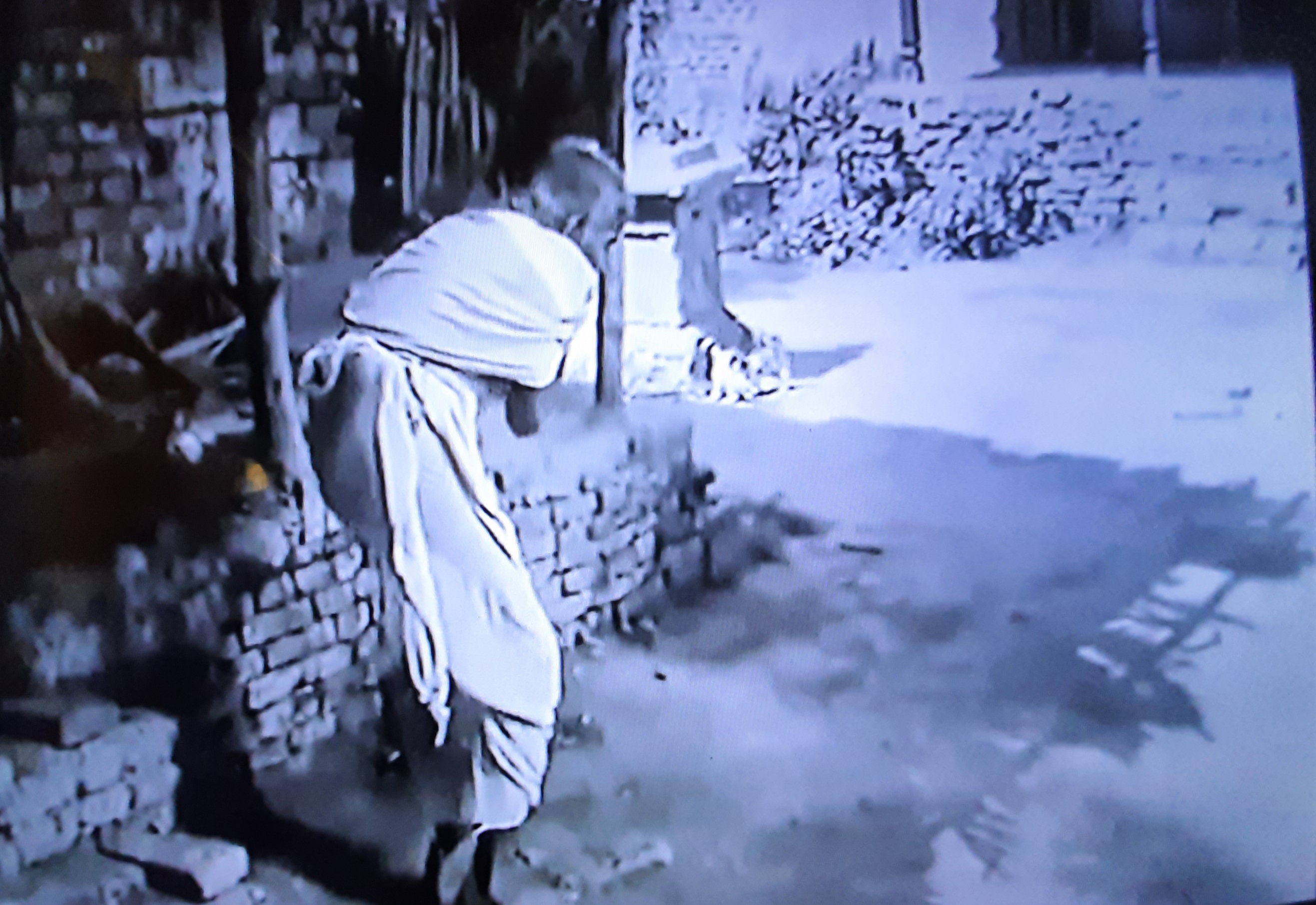 "के रौशनी है कै़द अंधेरे मुकाम पर"