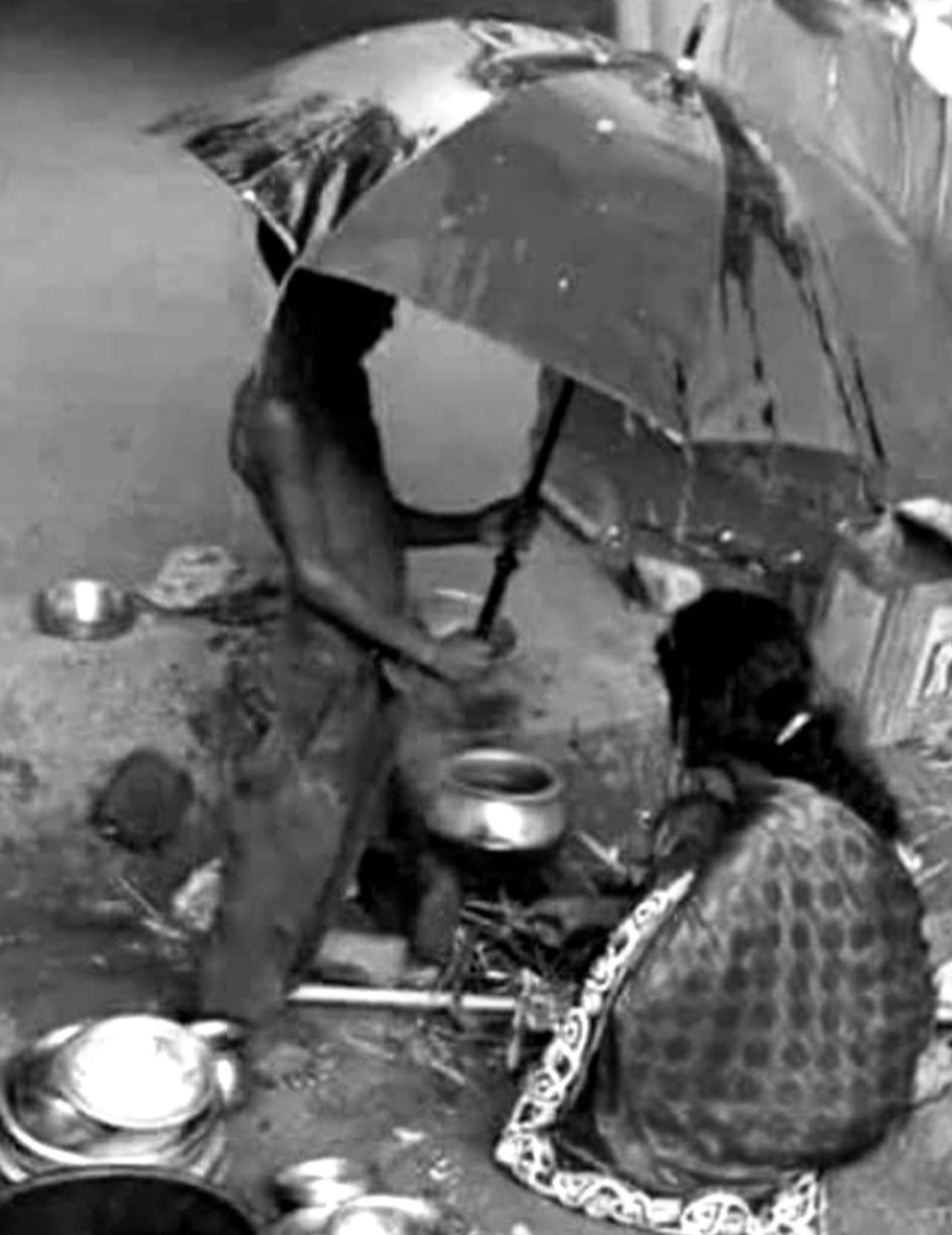 "छज्जों से छत्तों से गर्मी आँगन तक आई"'s image