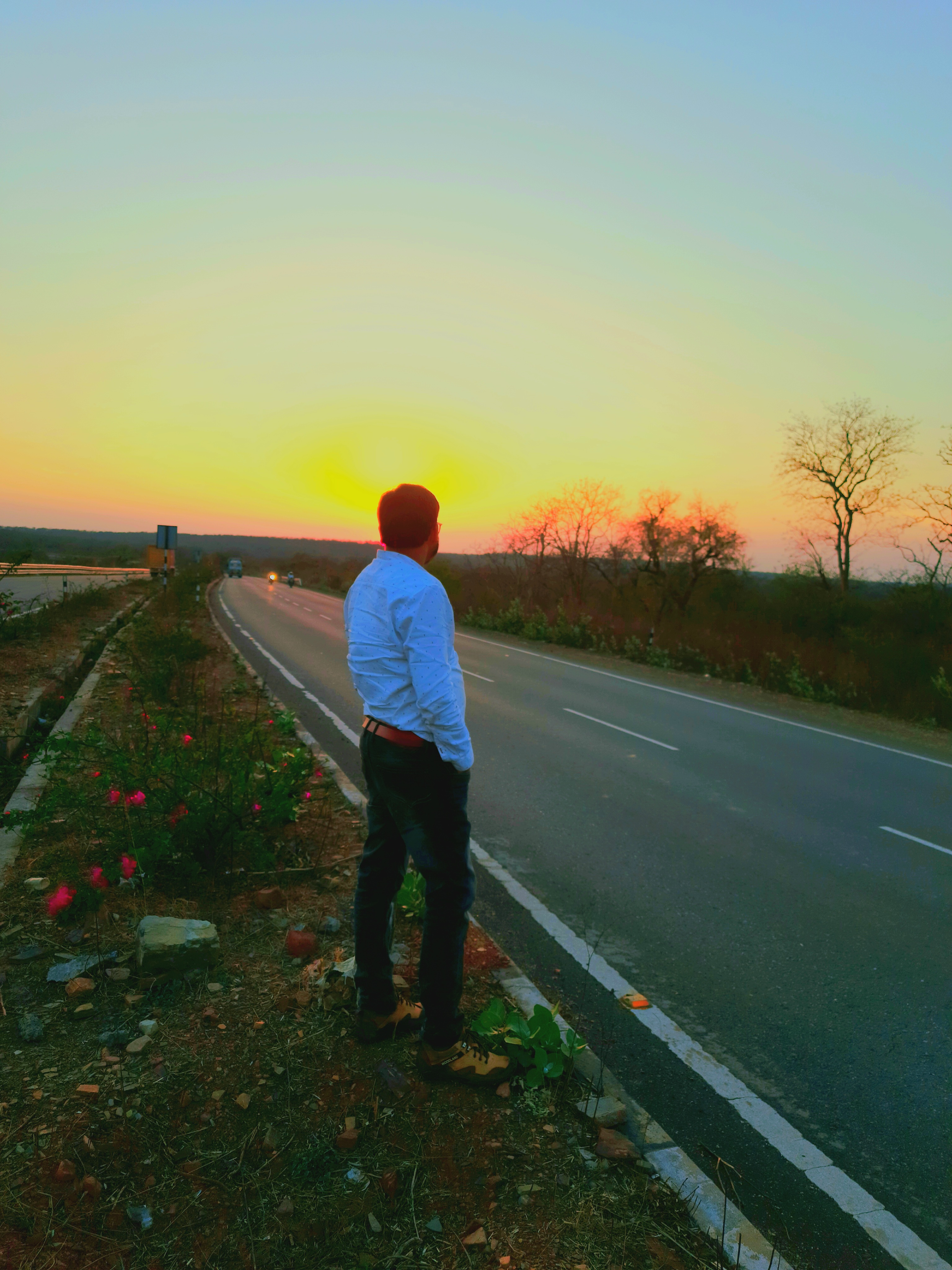 कृष्ण को समझना है तो प्रेम करके तो देखो ।'s image