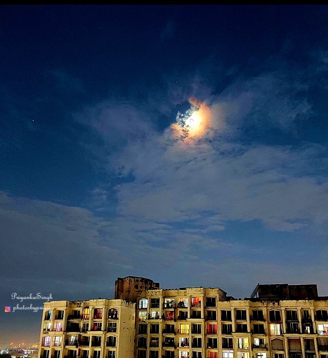 तस्वीर's image