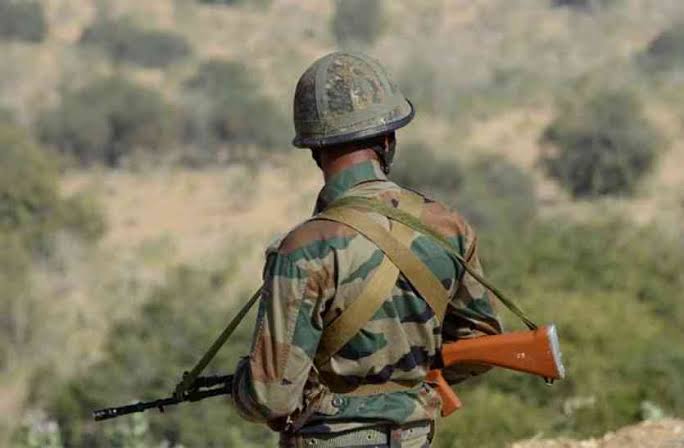 शहीद की माँ's image