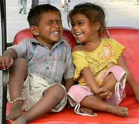 हंँसी किसी दौलत के मोहताज नहींं,