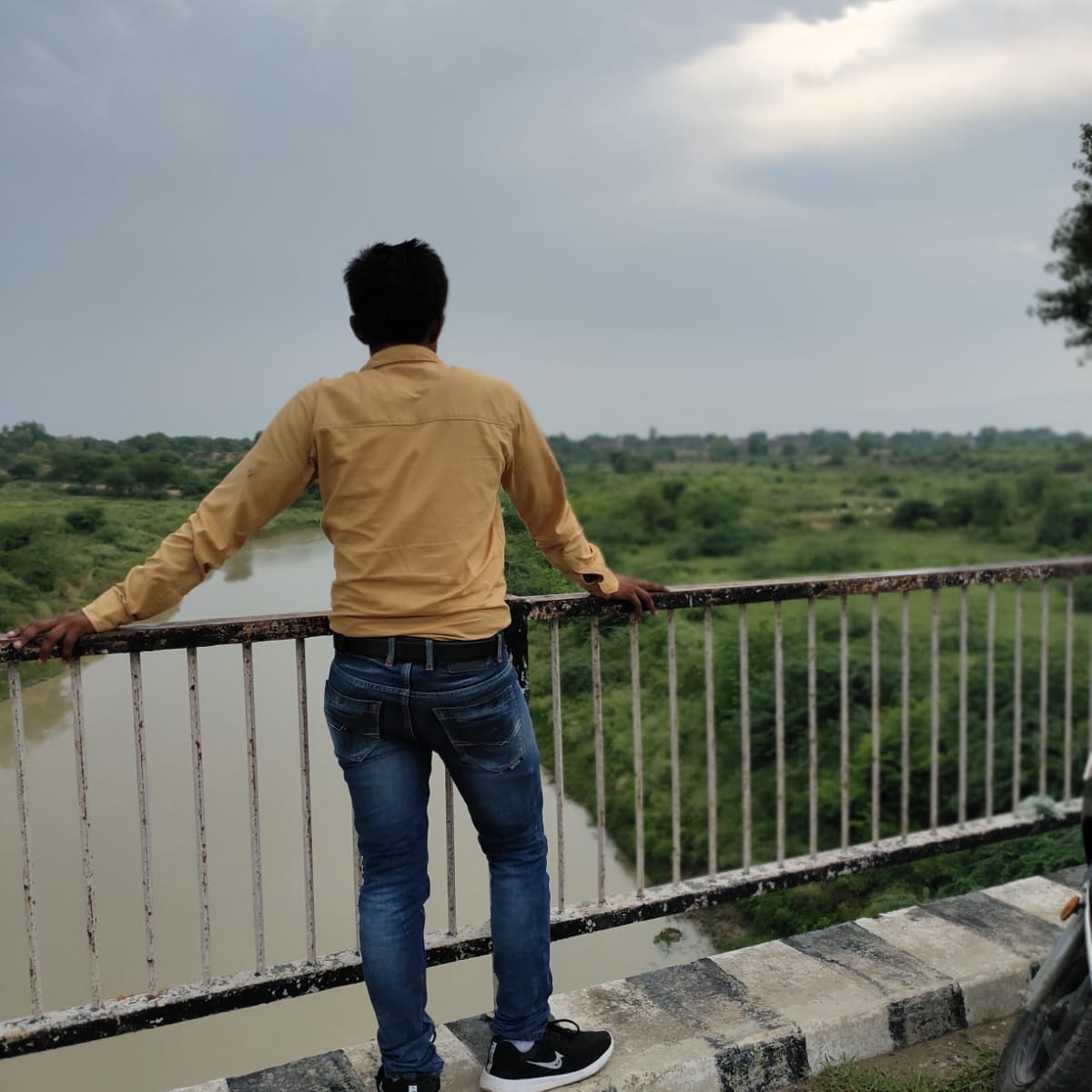 शिकायत कैसी's image