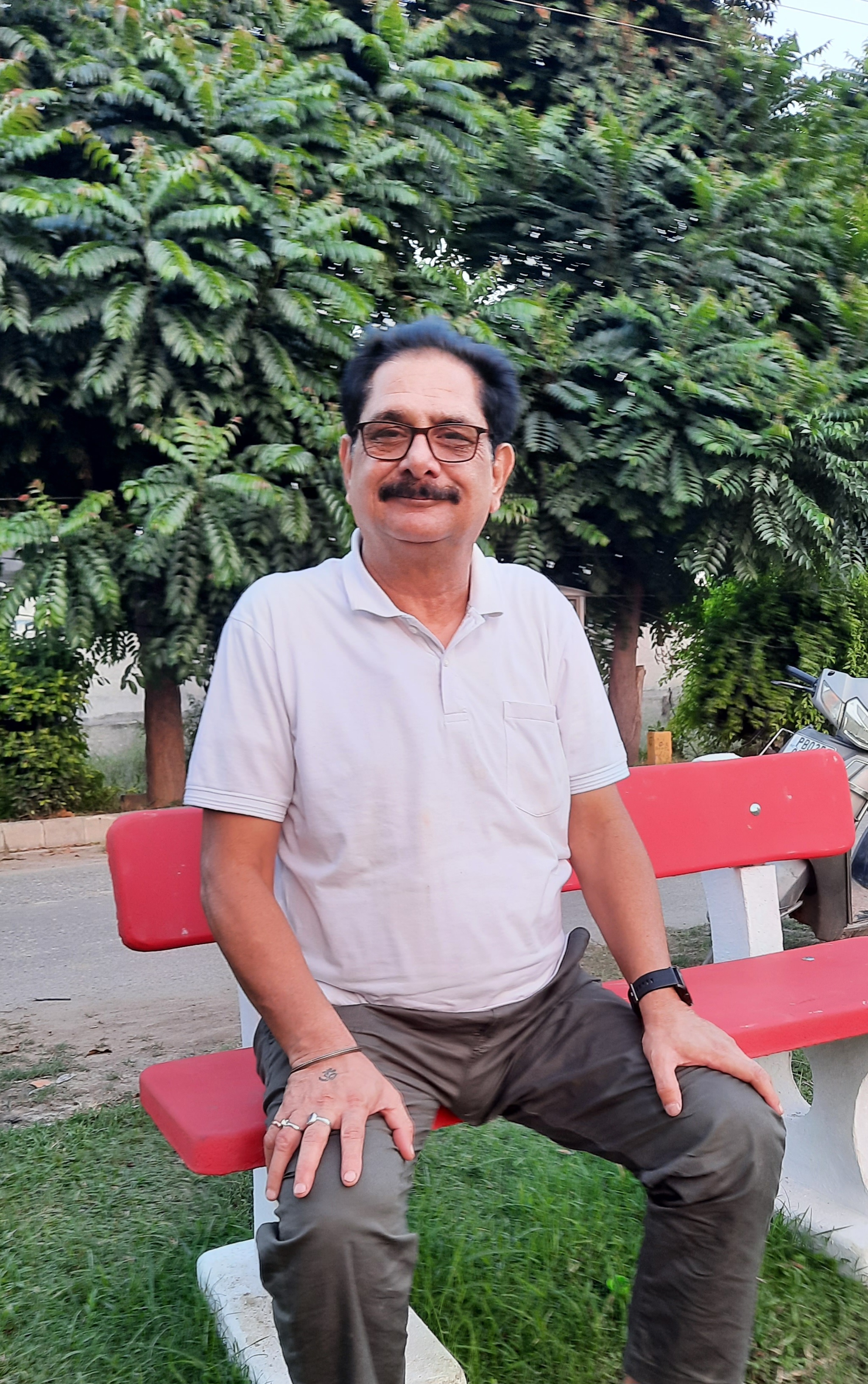 इजाज़त  ' हैरान ''s image