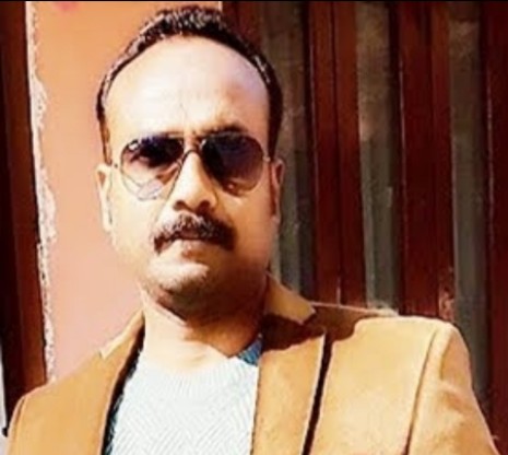 यक़ीन's image