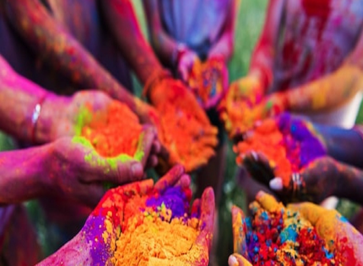 होली's image