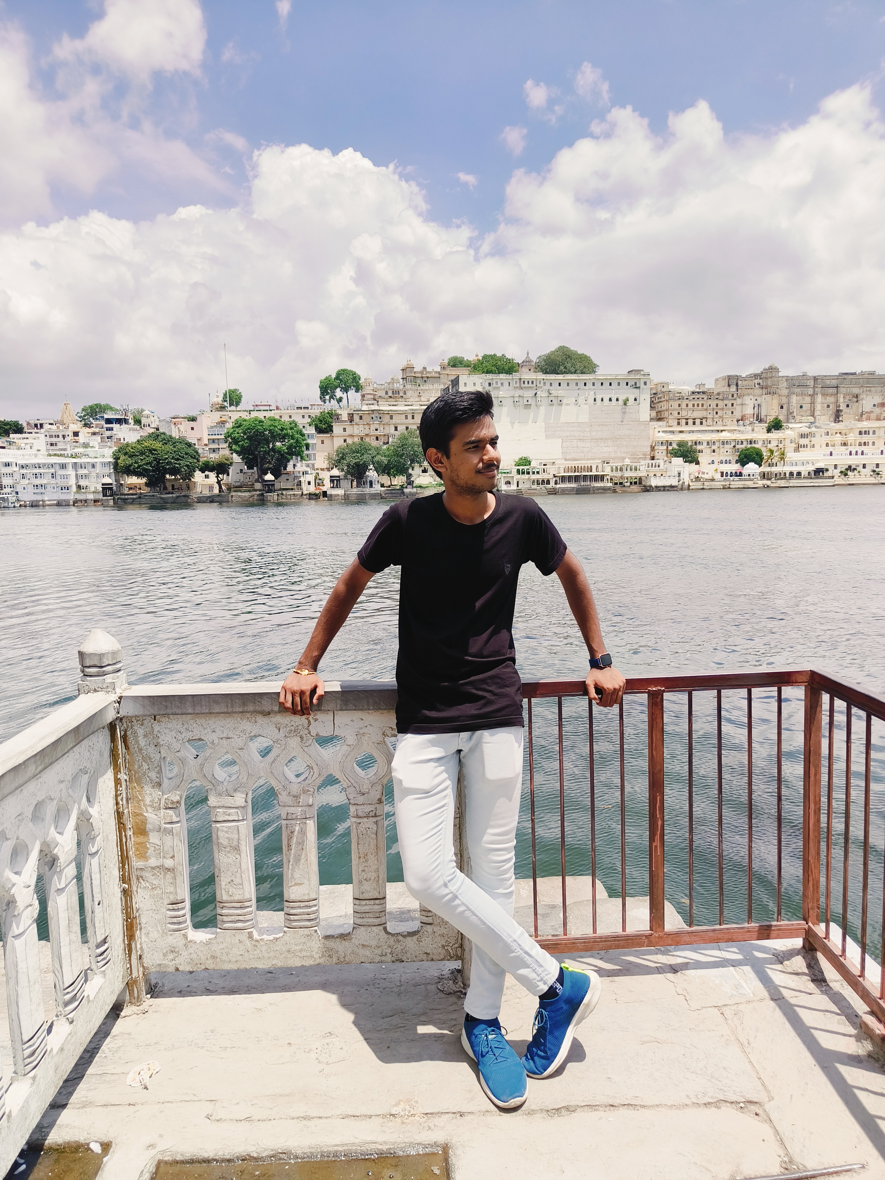 कुछ साँसें बचा रखी है मैंने।'s image