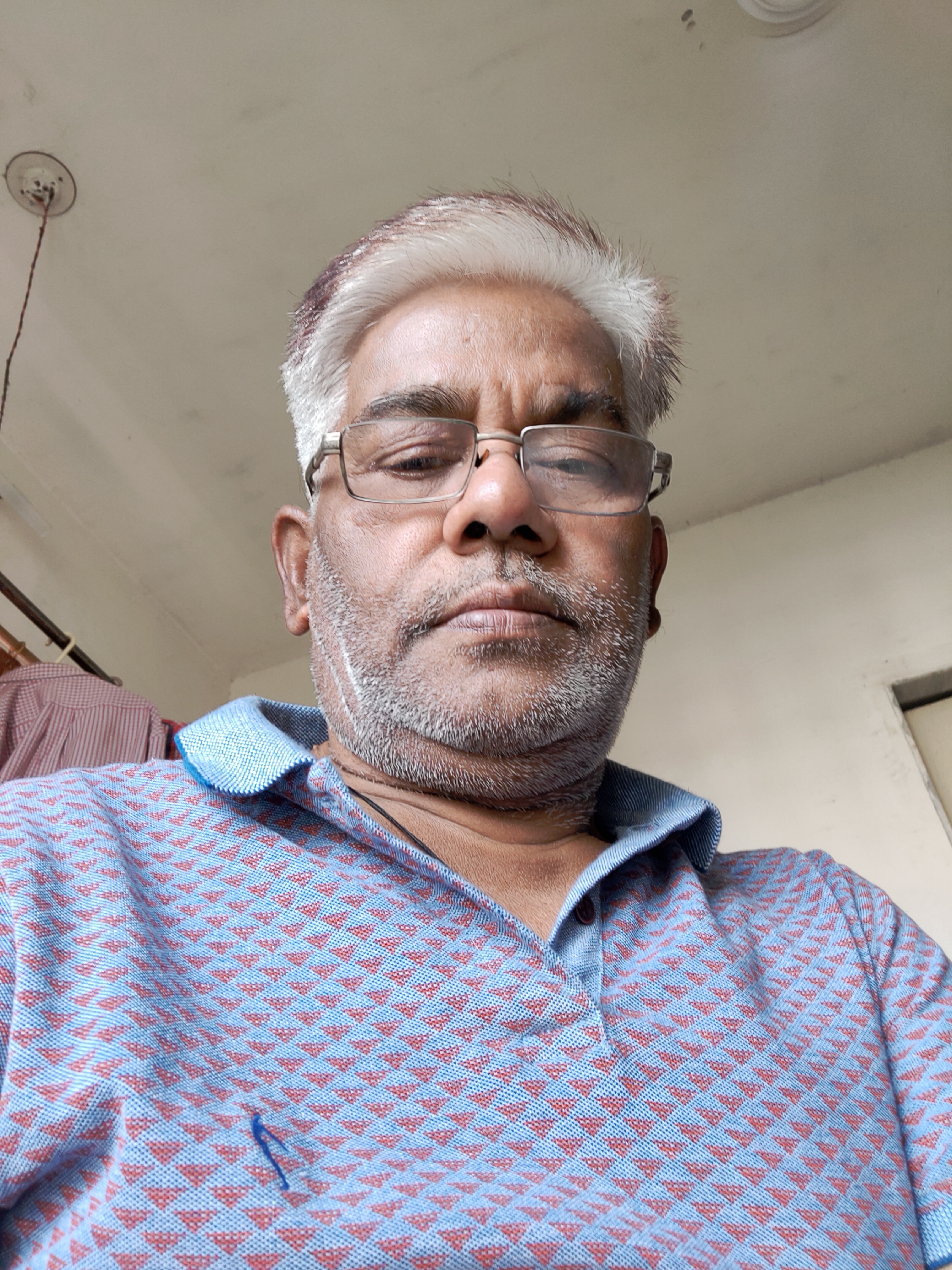 सितारों के आगे's image