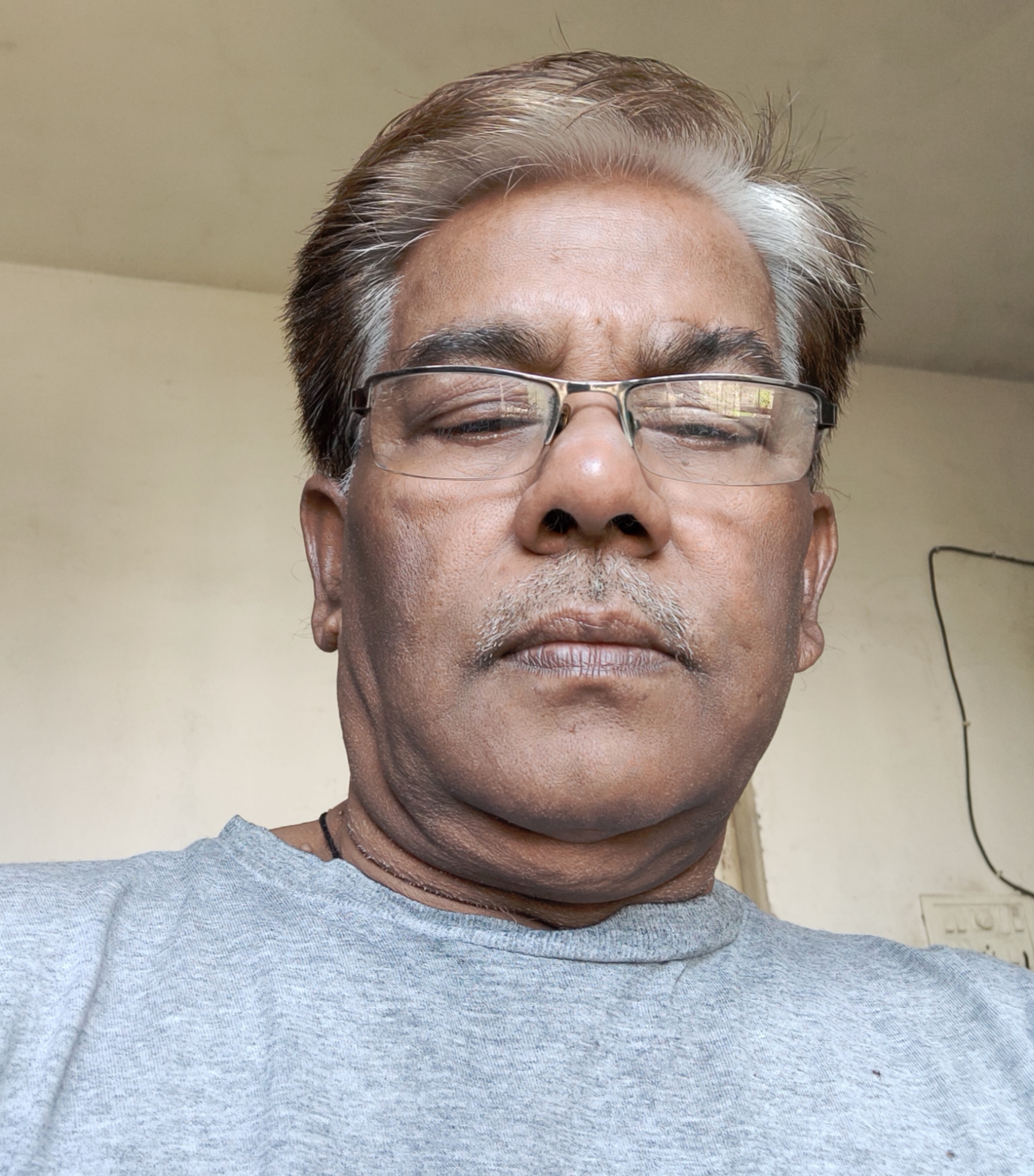 नींद से जाग गया's image