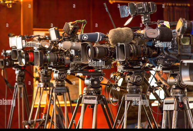 कैमरे का सच's image