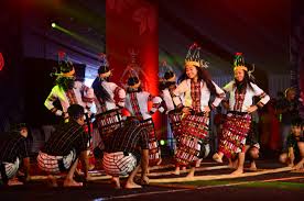 बहुरंगी दुनिया बहुरंगी लोग's image