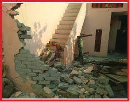 घर की टूटती दीवारें's image