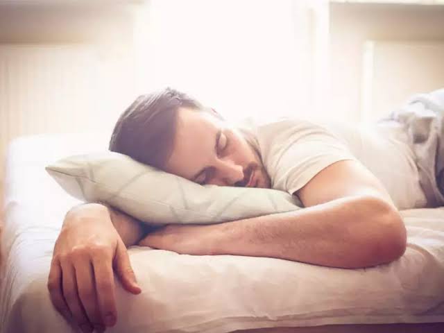 रात की खामोशी's image